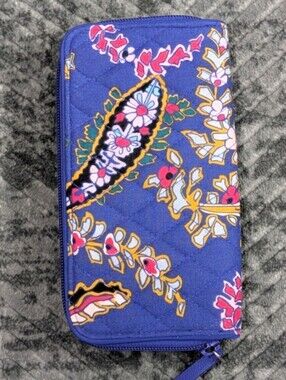 Vera Bradley RFID Georgia Clutch Wallet Romantic Paisley Blue Quilted Geometric